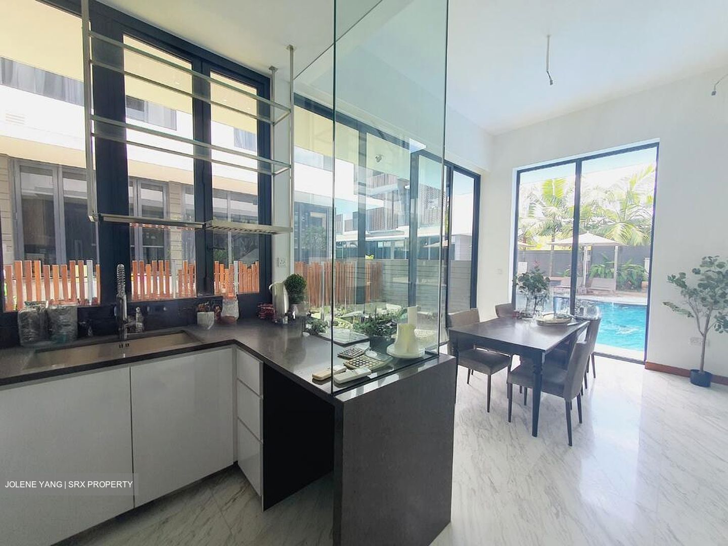 Alana (D28), Terrace #566135071